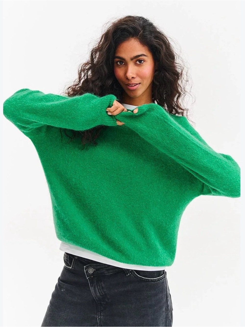 Emerald green crew neck cropped sweater from Free People, 100% cashmere.